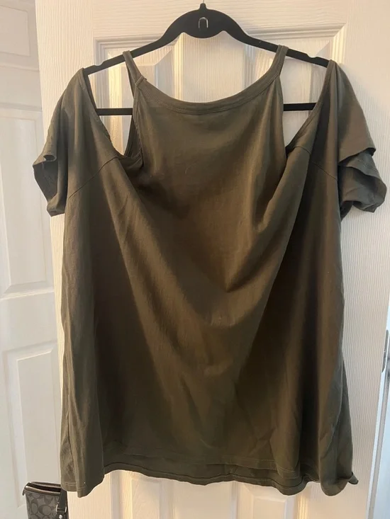 torrid olive cold-shoulder floral graphic tank with blush accents - Picture 3 of 6